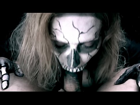 ❤️ Fată demonică sugând pula cu gura ei neagră și înghițind spermă. ☑ at ro.sexafinkarasskaz.ru