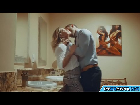 ❤️ Când o blondă cu sânii mari te seduce într-o toaletă publică ☑ at ro.sexafinkarasskaz.ru